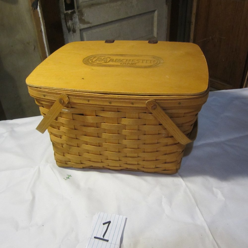 VTG MANCHESTER TANK PROMO BASKET, DBL HANDLE, WOOD HINGED TOP